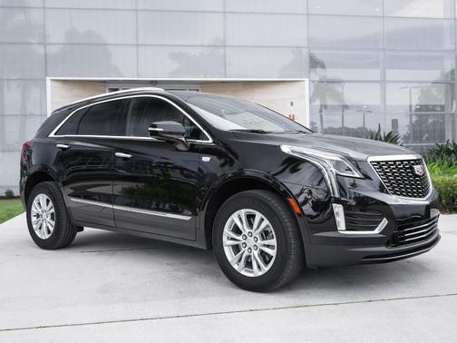Stellar Black Metallic 2025 Cadillac XT5 Luxury