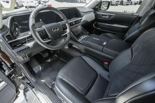 2025 INFINITI QX80 Luxe