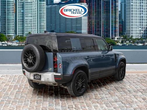 2022 Land Rover Defender 110 SE