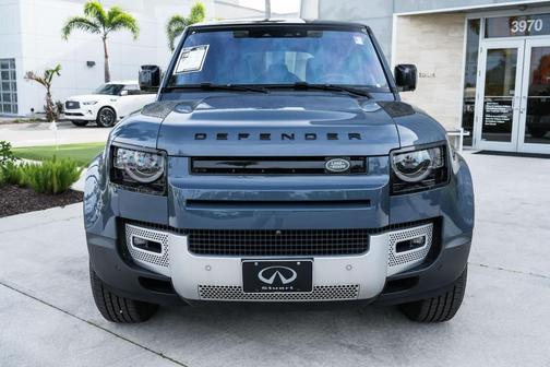 2022 Land Rover Defender 110 SE