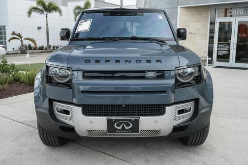 2022 Land Rover Defender 110 SE