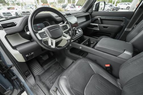 2022 Land Rover Defender 110 SE