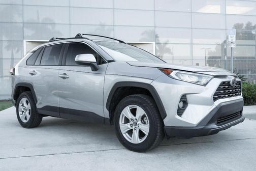 2020 Toyota RAV4 XLE