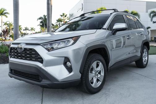 2020 Toyota RAV4 XLE