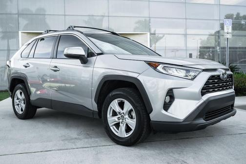 2020 Toyota RAV4 XLE