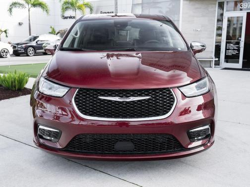 Velvet Red Pearlcoat 2022 Chrysler Pacifica Hybrid Limited