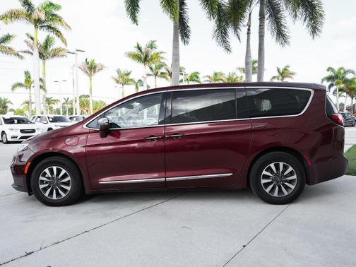 Velvet Red Pearlcoat 2022 Chrysler Pacifica Hybrid Limited