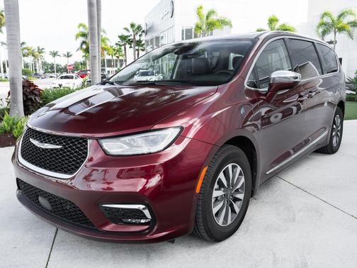 Velvet Red Pearlcoat 2022 Chrysler Pacifica Hybrid Limited