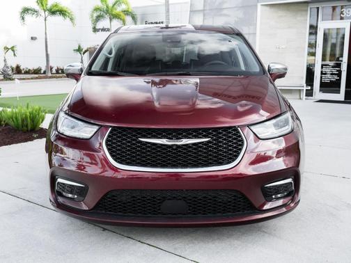 Velvet Red Pearlcoat 2022 Chrysler Pacifica Hybrid Limited