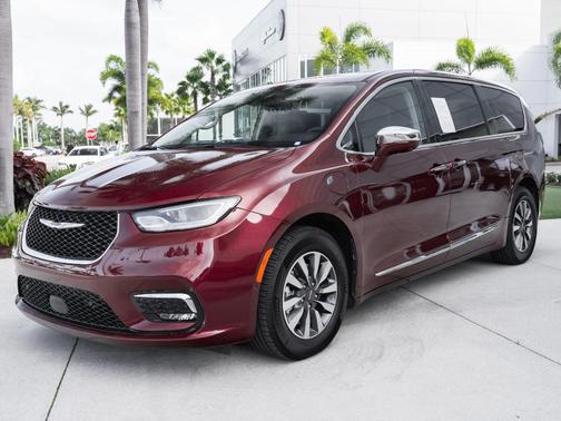 Velvet Red Pearlcoat 2022 Chrysler Pacifica Hybrid Limited