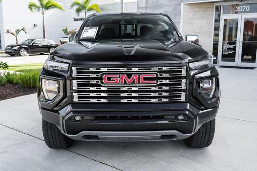 Onyx Black 2024 GMC Canyon Denali