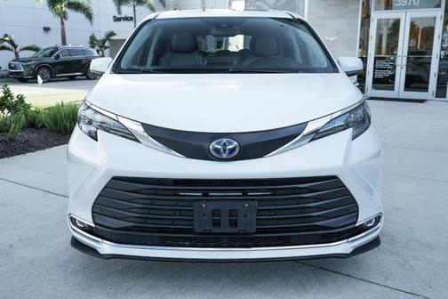 2024 Toyota Sienna XLE