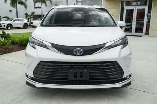 2024 Toyota Sienna XLE