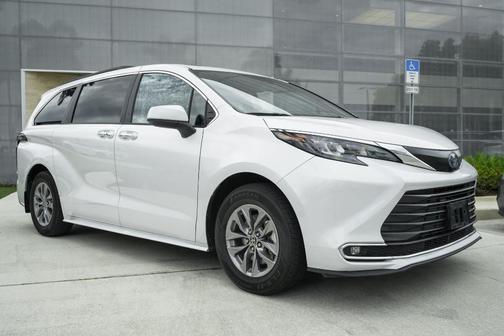 2024 Toyota Sienna XLE
