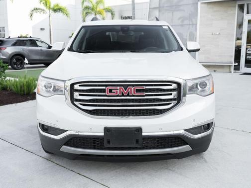 White Frost Tri-Coat 2019 GMC Acadia SLT-2