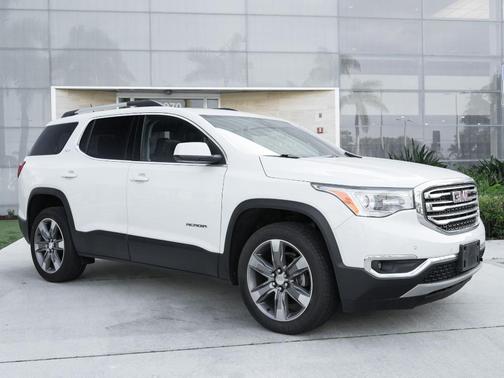 White Frost Tri-Coat 2019 GMC Acadia SLT-2
