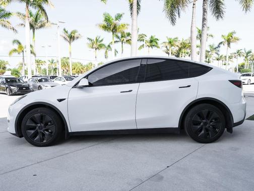 Pearl White Multi 2024 Tesla Model Y Long Range
