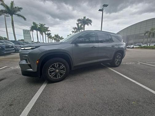 Sterling Gray Metallic 2024 Chevrolet Traverse LT
