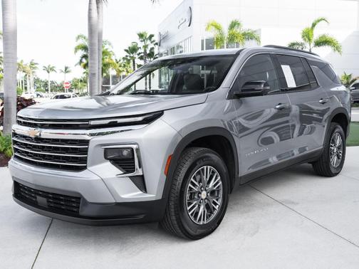 Sterling Gray Metallic 2024 Chevrolet Traverse LT