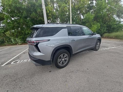 Sterling Gray Metallic 2024 Chevrolet Traverse LT