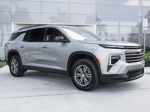 Sterling Gray Metallic 2024 Chevrolet Traverse LT