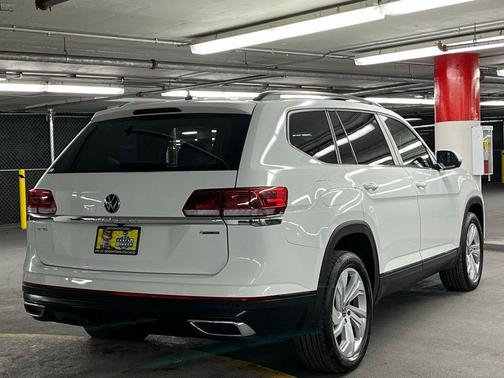 Pure White 2023 Volkswagen Atlas 3.6L SE w/Technology