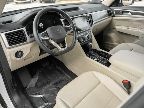 Pure White 2023 Volkswagen Atlas 3.6L SE w/Technology