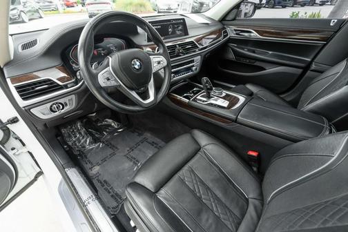 2021 BMW 750 i xDrive