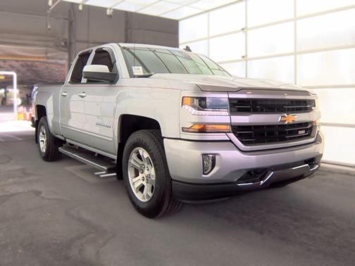 Silver Ice Metallic 2018 Chevrolet Silverado 1500 LT