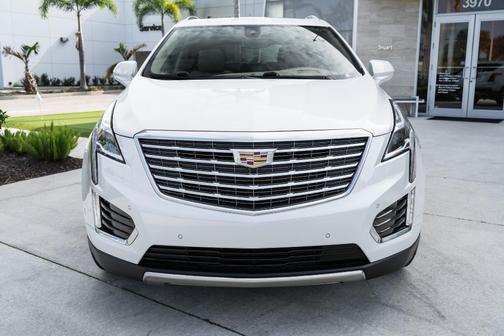 Crystal White Tri-Coat 2019 Cadillac XT5 Platinum
