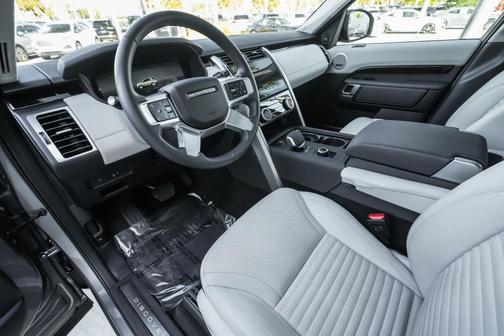2025 Land Rover Discovery P300 S