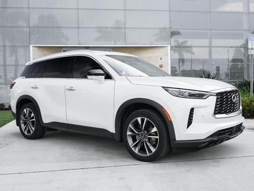 Majestic White 2023 INFINITI QX60 Luxe