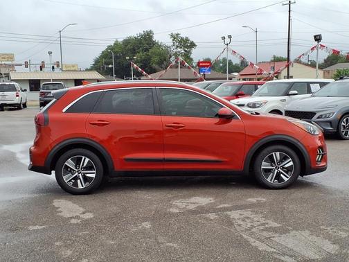 2022 Kia Niro LXS