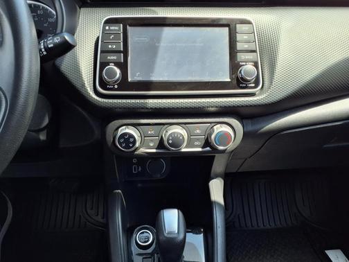 2022 Nissan Kicks SV