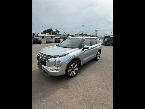 Gray 2025 Mitsubishi Outlander SE