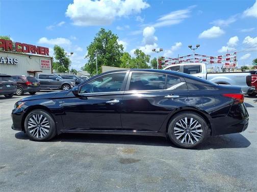 Black 2023 Nissan Altima 2.5 SV
