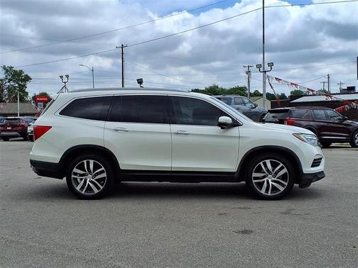 White 2016 Honda Pilot Touring