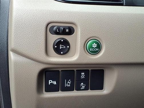White 2016 Honda Pilot Touring
