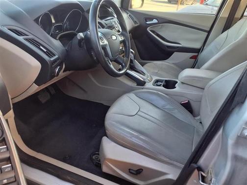 Silver 2012 Ford Focus SEL