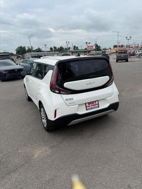 White 2023 Kia Soul LX