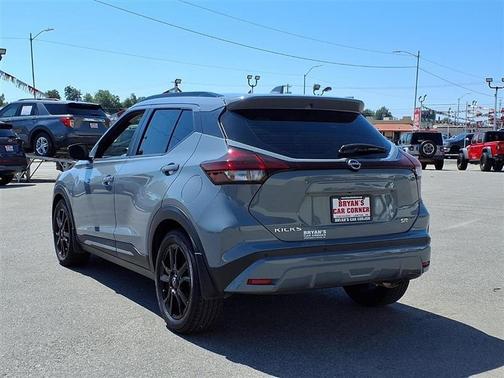 Boulder Gray Pearl 2022 Nissan Kicks SR
