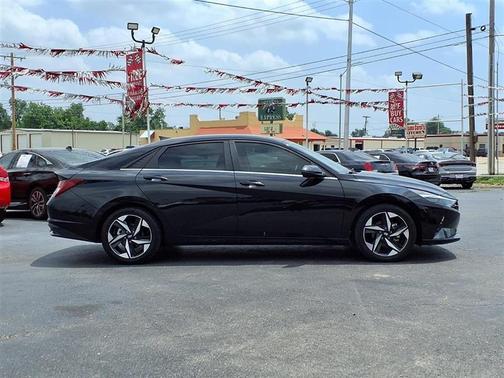 Black 2023 Hyundai ELANTRA Limited