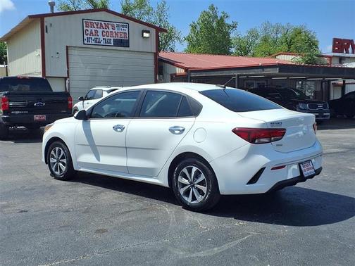 White 2023 Kia Rio LX