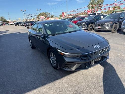2024 Hyundai ELANTRA SE