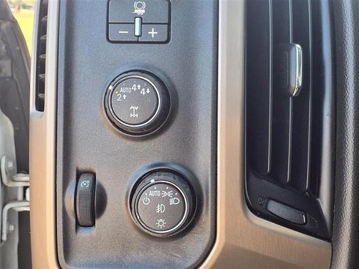 Off White 2018 GMC Sierra 1500 Denali