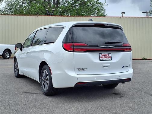 White 2024 Chrysler Pacifica Hybrid Select