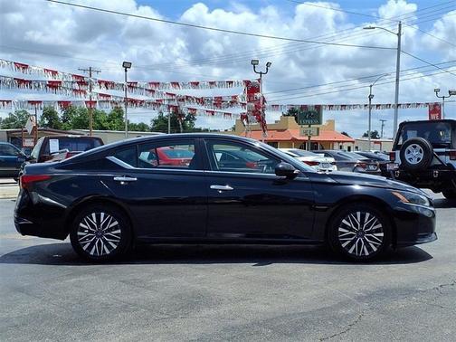 Black 2023 Nissan Altima 2.5 SV