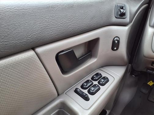 2004 Ford Taurus SES