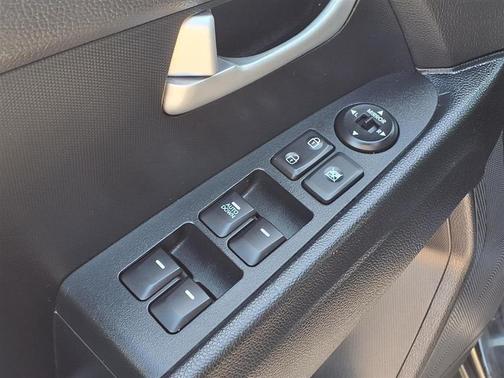 Gray 2016 Kia Sportage LX