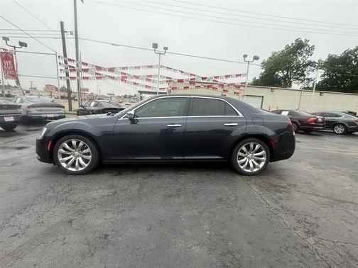 Black 2018 Chrysler 300 Limited